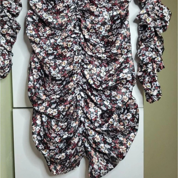 ❤️ 3 for $35 Pretty little thing ditsy long sleeve floral satin runched dress 8 - Picture 6 of 11